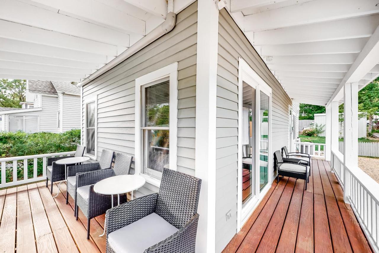 Oak Bluffs Cottage Exterior photo
